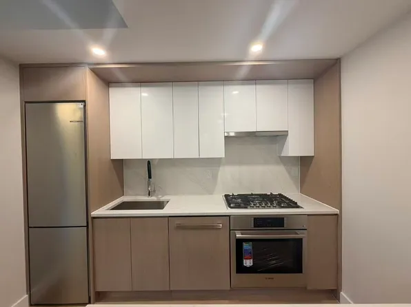 38-20 Parsons Boulevard image 1 of 6