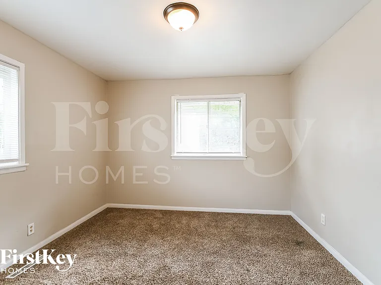 6021 E 42nd St — Photo 12