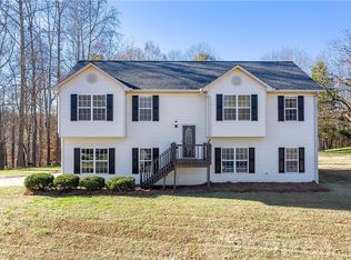 3234 Yellow Rose Trl, Gainesville, GA 30507