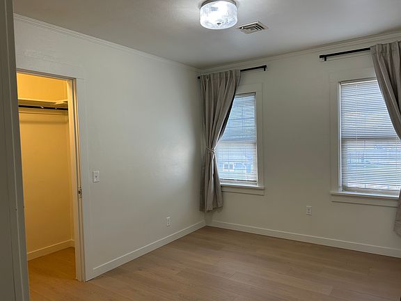 4th image of 211 E Chelan Ave Unit 4