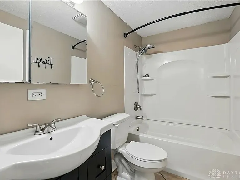 765 Clareridge Ln — Photo 16