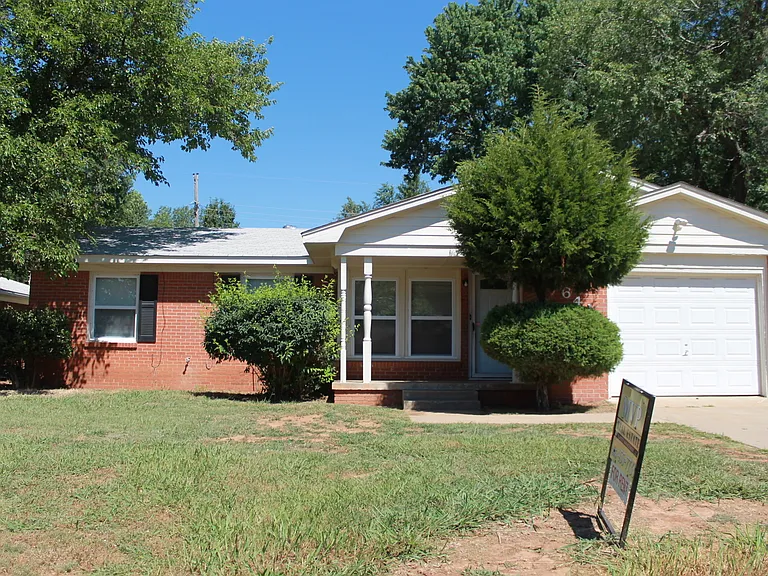 641 E Frolich Dr — Photo 1