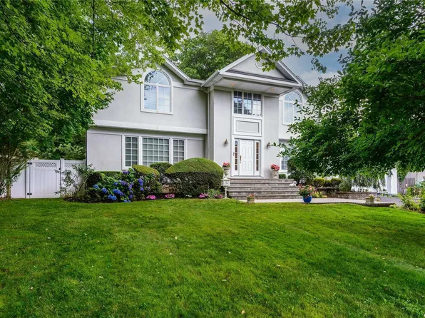 98 Crescent Drive, Albertson, NY 11507