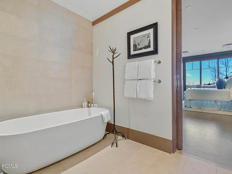 8680 Empire Club Dr — Photo 30