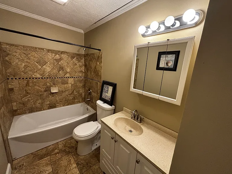 204 Windsor Ln — Photo 14