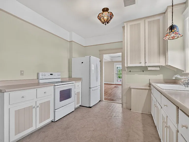 215 S Marina St — Photo 13