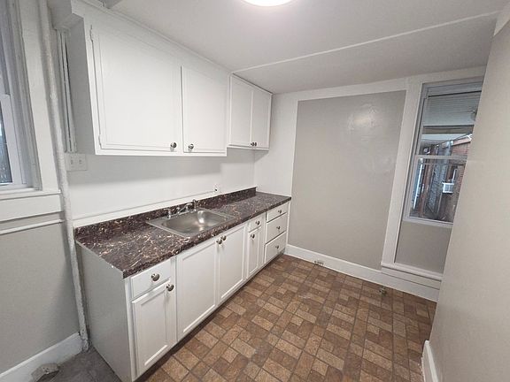 4th image of 809-811 W Linden St #1R