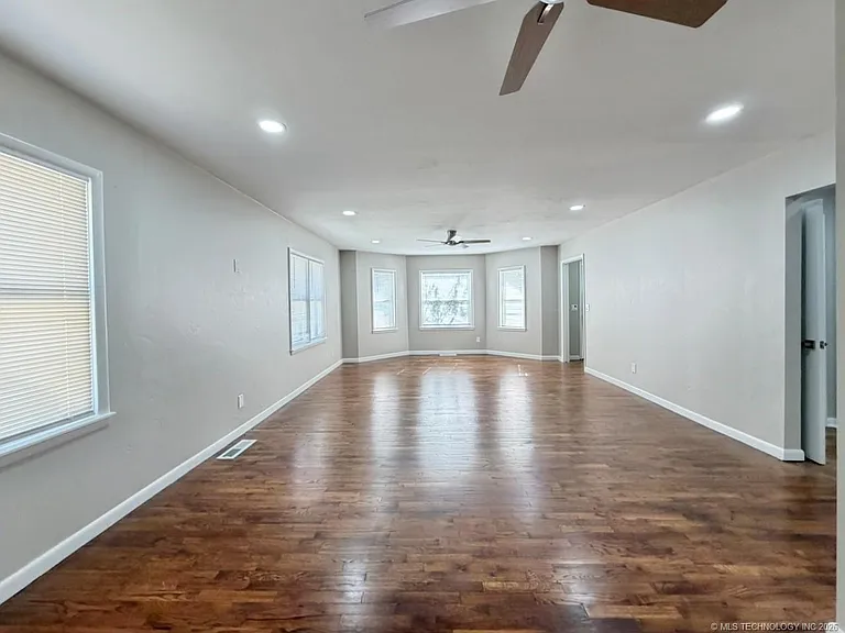 424 N Market Ave — Photo 4