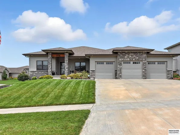 11518 Cooper St, Papillion, NE 68046