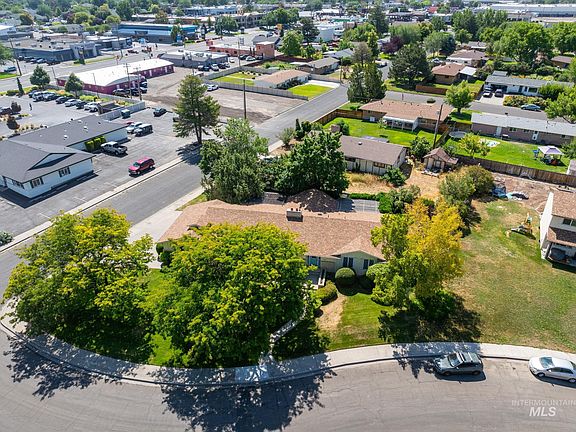 4th image of 836 Green Acres Dr