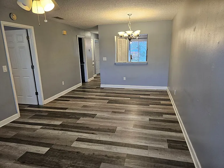 9510 Darien Ave — Photo 2
