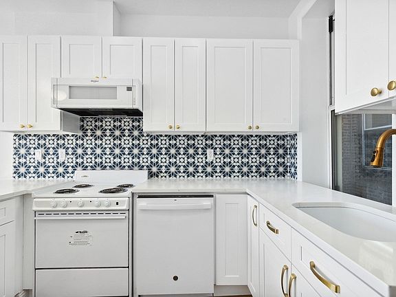 4th image of 11 Carmine St APT 5B