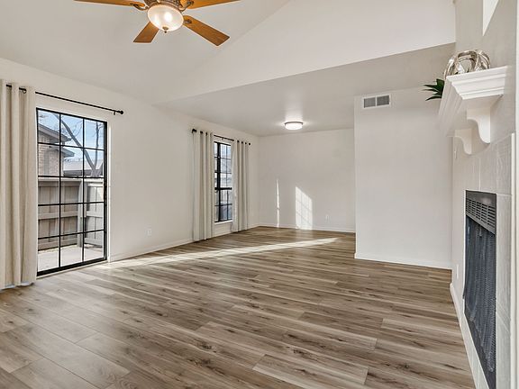 2nd image of 352 W Harwood Rd APT C