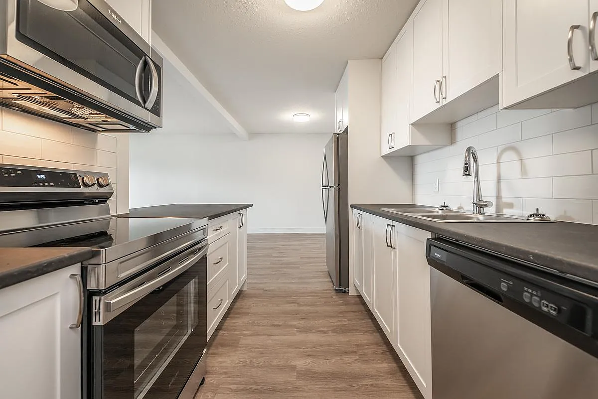 Macaulay East Apartments — Photo 1