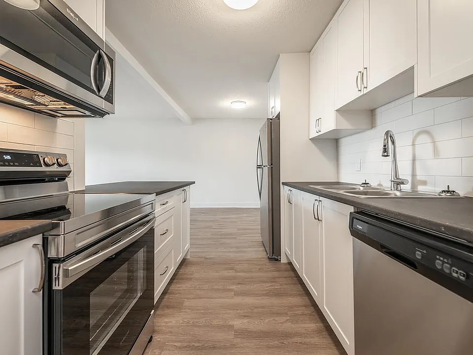 948 Esquimalt Rd