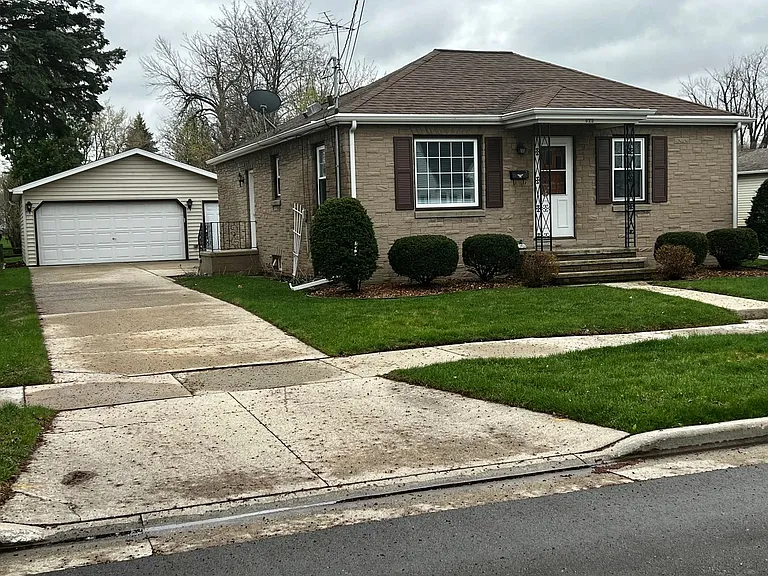 825 Jefferson St — Photo 12