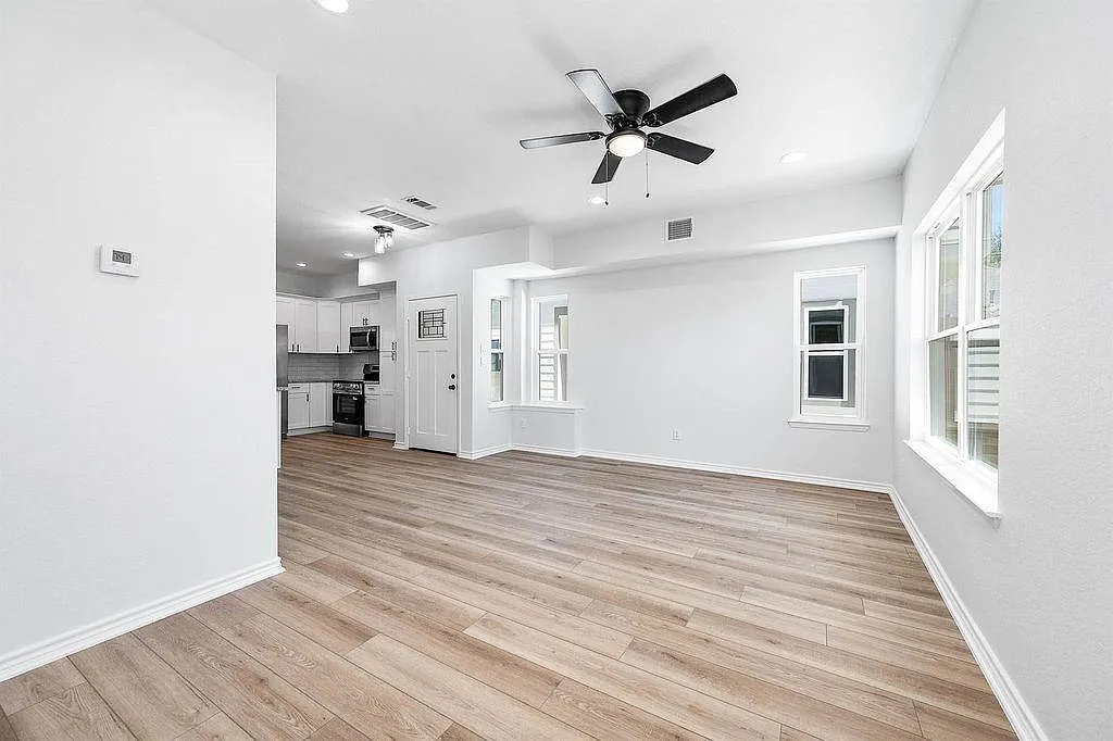 3 bed, 2.5 bath, 1383 sqft, $1,850 — Photo 4