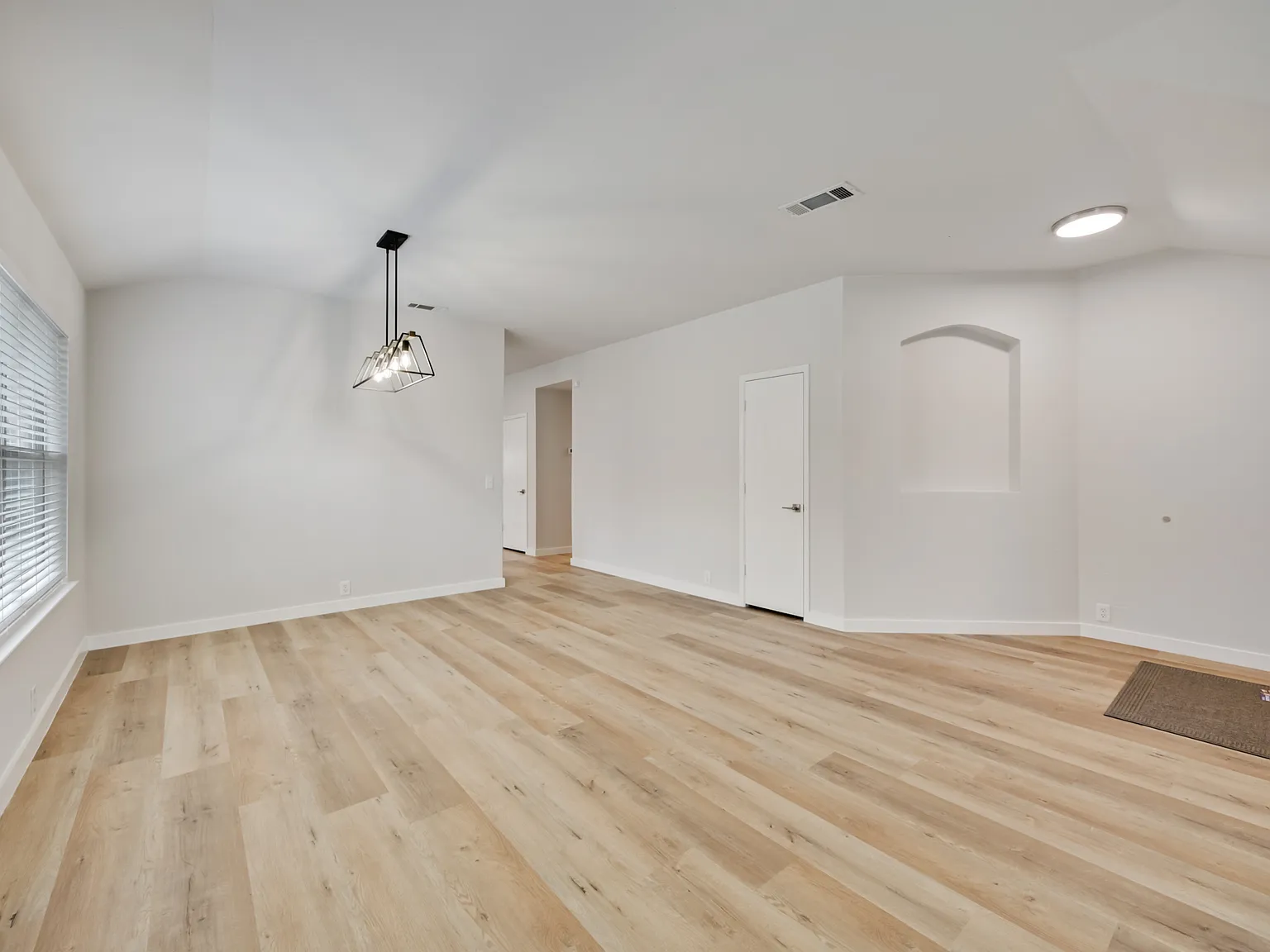 3 bed, 1870 sqft, $2,500 — Photo 4
