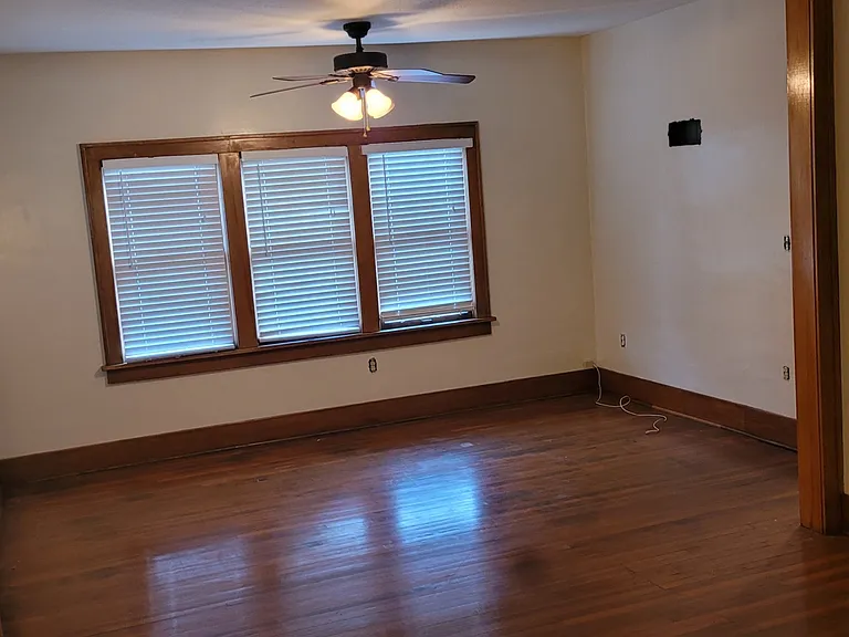 1037 N Woodrow Ave — Photo 3