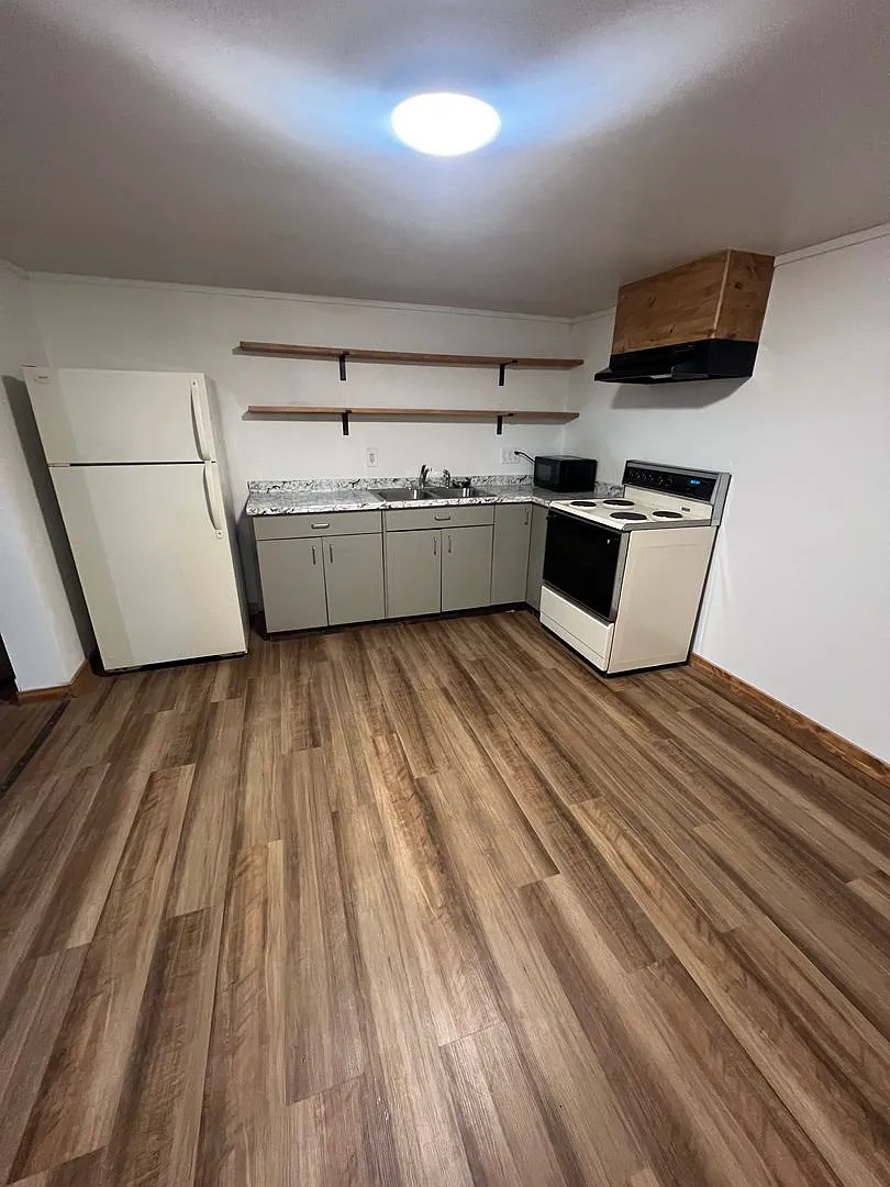20 W Melgaard Rd — Photo 1