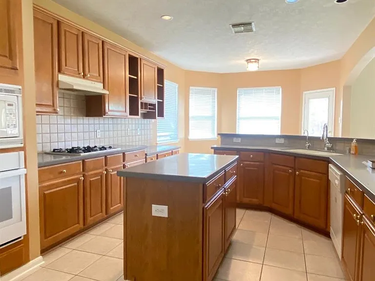 2503 Westerlake Dr — Photo 10