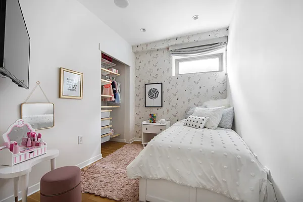 Sold by Douglas Elliman | media 17