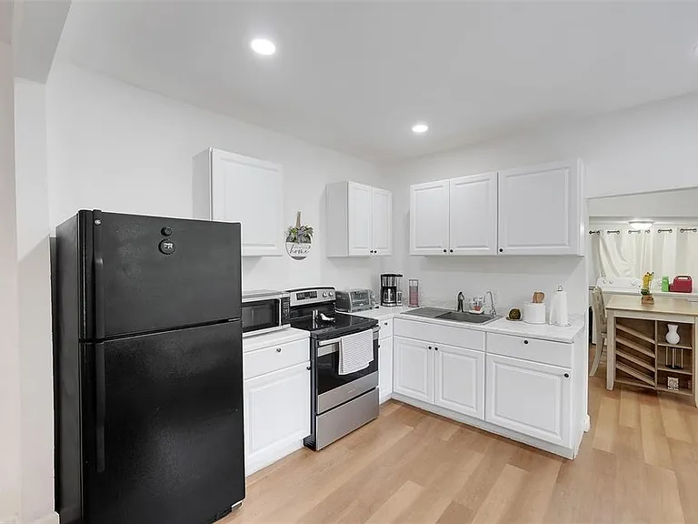 1313 4th St NE — Photo 8