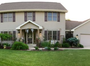 1525 Winter Park Ct, Green Bay, WI 54313