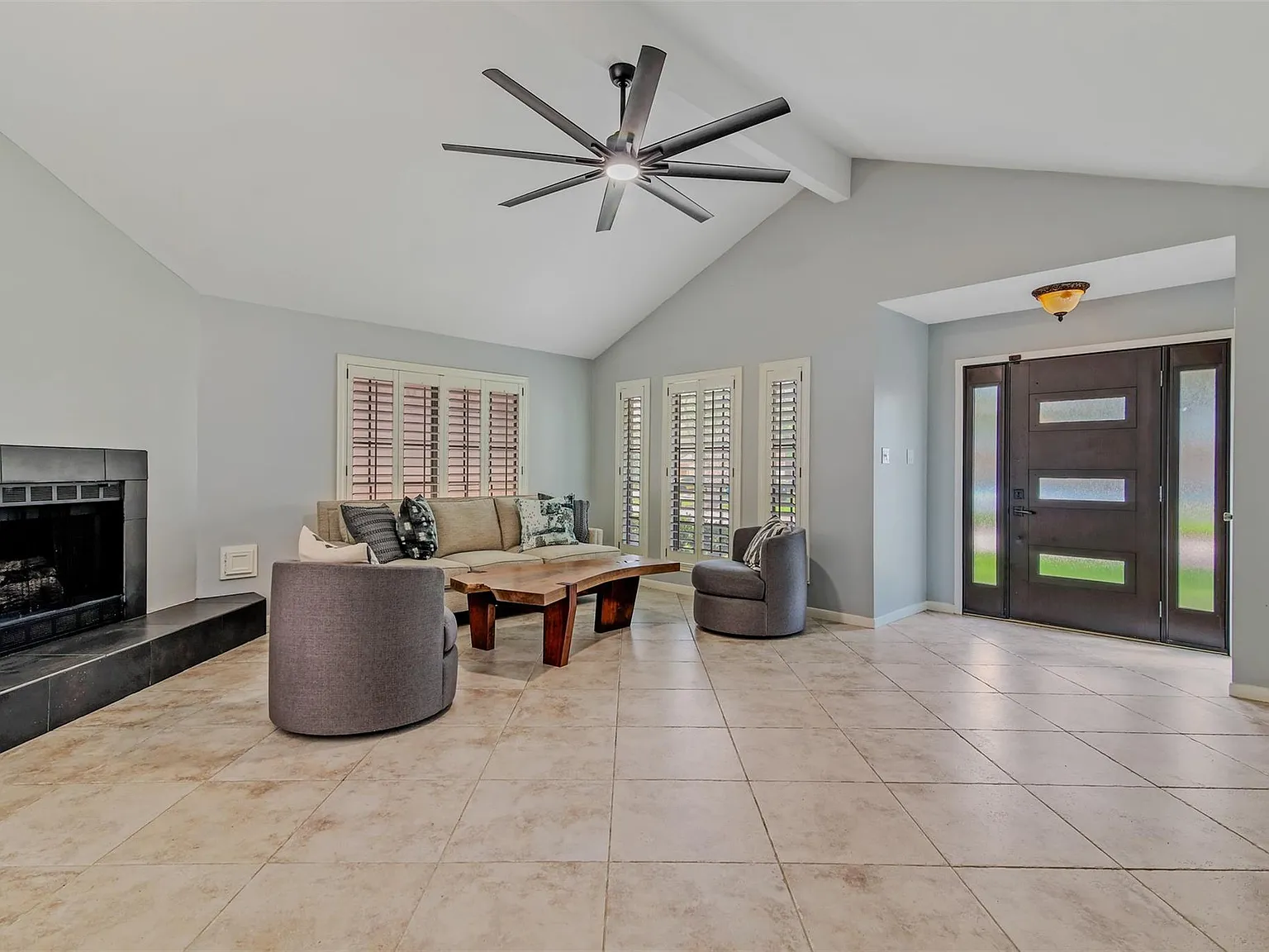3 bed, 2.0 bath, 1630 sqft, $2,150 — Photo 2