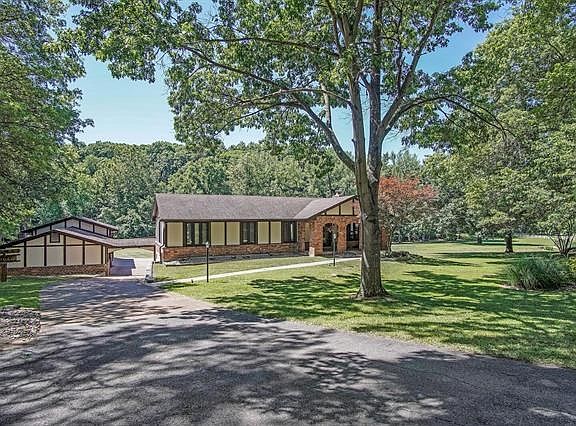 2nd image of 10476 Starhill Dr