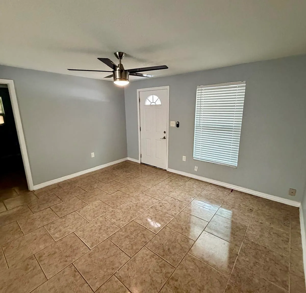 4 bed, 1350 sqft, $2,150 — Photo 2