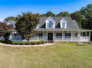 422 Blessings Ln, Nicholson, GA 30565