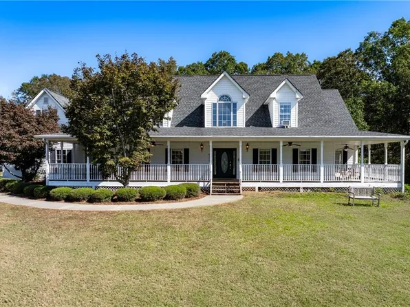 422 Blessings Ln, Nicholson, GA 30565
