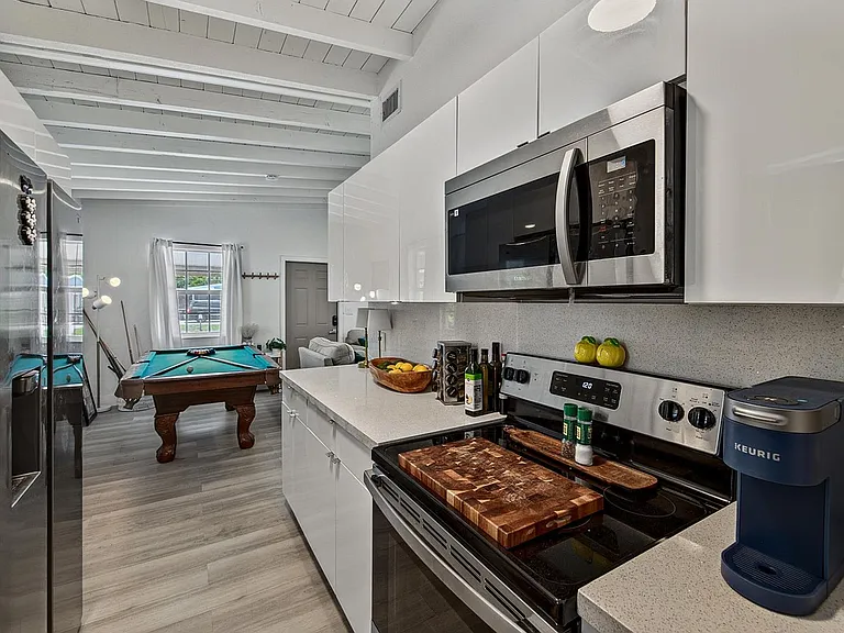 140 SE 9th Ave #140 — Photo 8