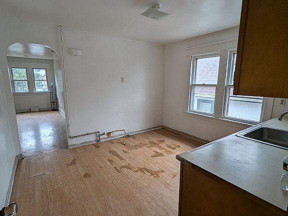 3rd image of 230 Dartmouth Ave #3