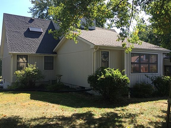 3rd image of 1209 NW Oak Leaf Ct
