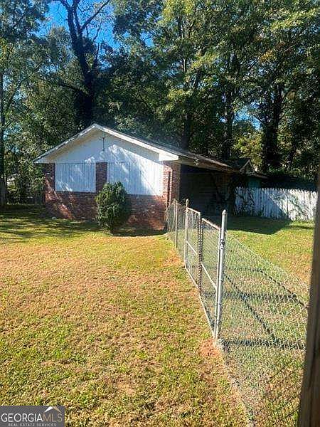 2nd image of 105 Brownlee Rd SW
