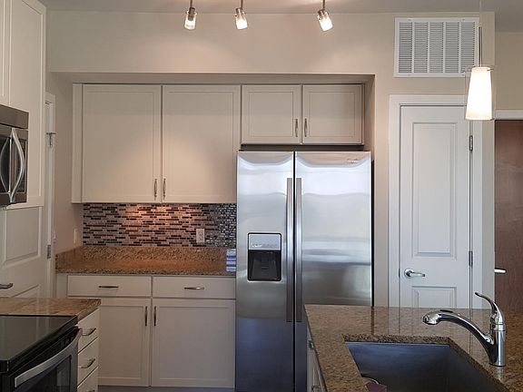 Granite, S/S, Upgraded lighting package