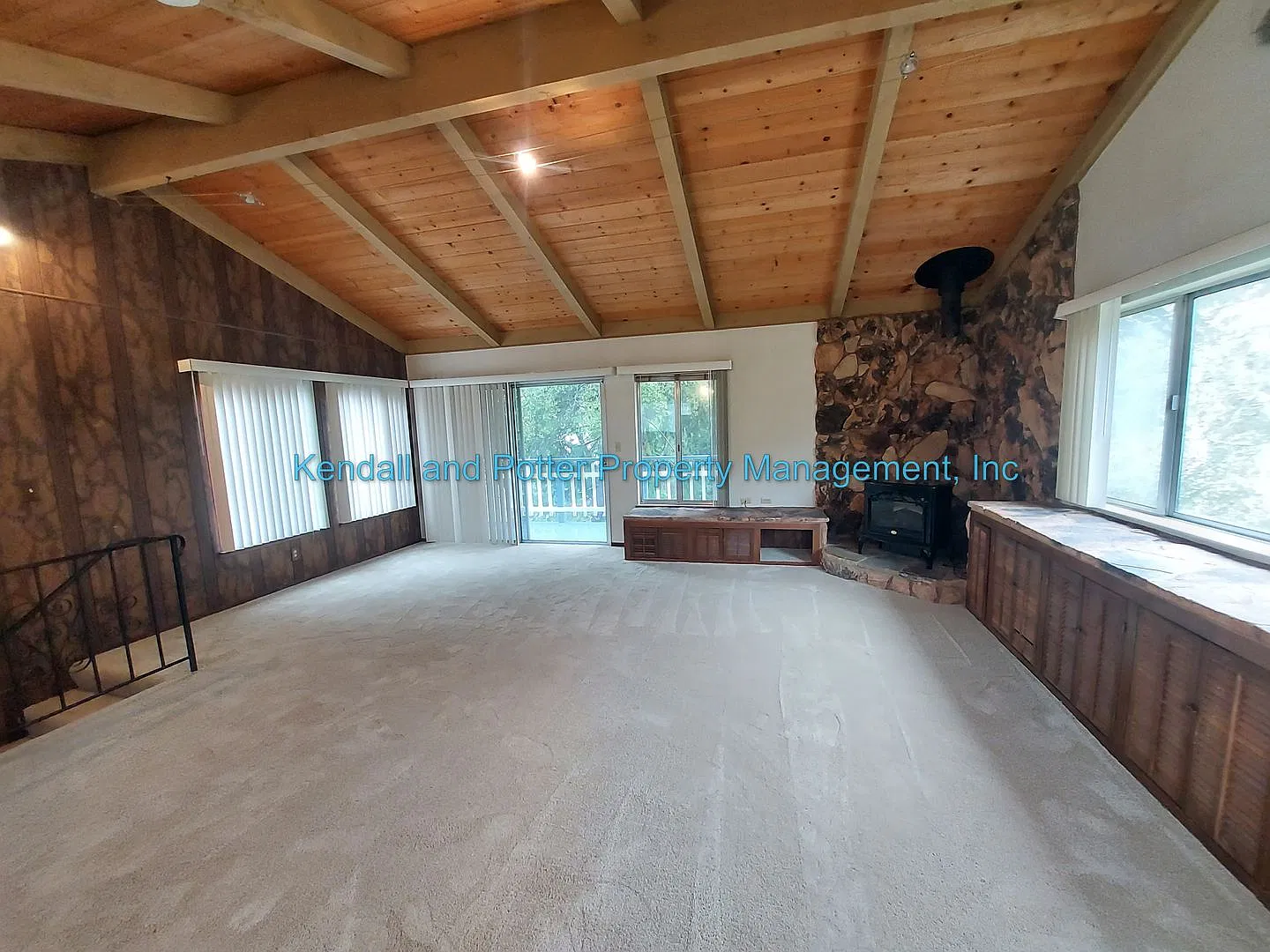 221 El Camino — Photo 2