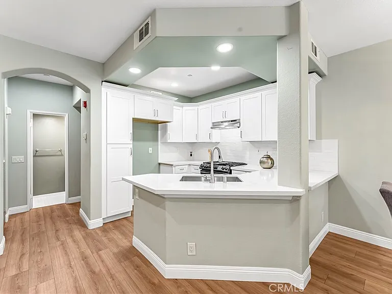 304 Birch Grv — Photo 10