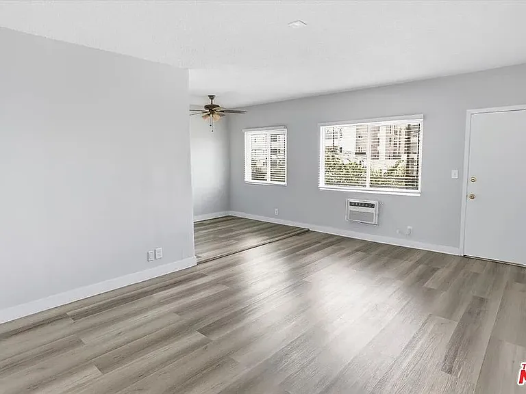 1220 N Van Ness Ave #7 — Photo 2