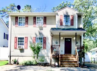 24 Arliss St, Springfield, MA 01109