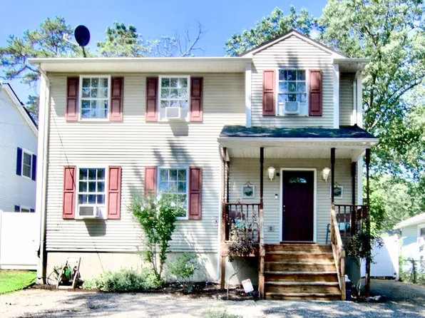 24 Arliss St, Springfield, MA 01109