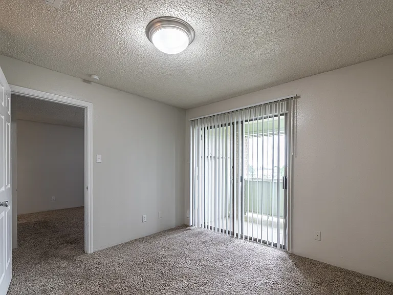 Palisades Park Apartments — Photo 22