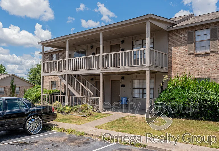 Lakeridge Apartments — Photo 8