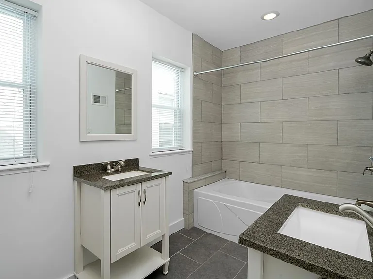 863 E Thompson St — Photo 10