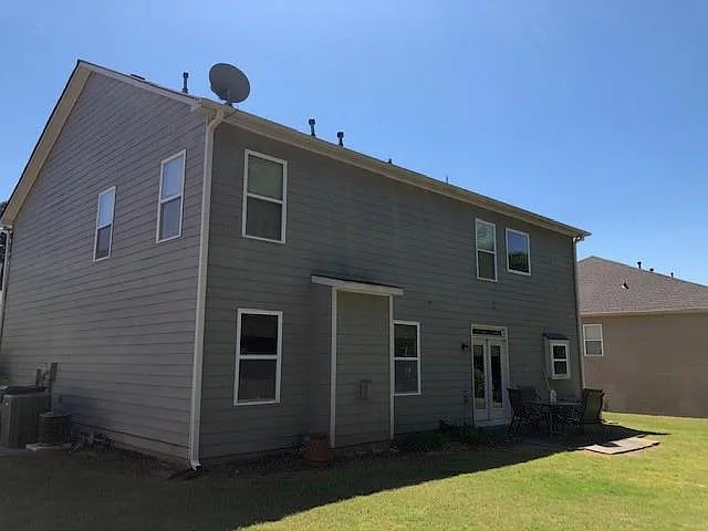 5 bed, 2.5 bath, 2934 sqft, $3,200 — Photo 4