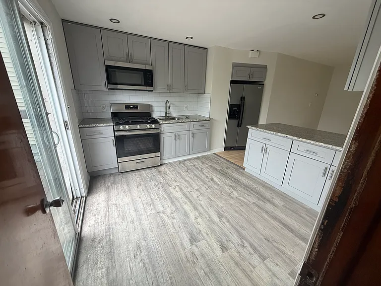 164 Beach St — Photo 4