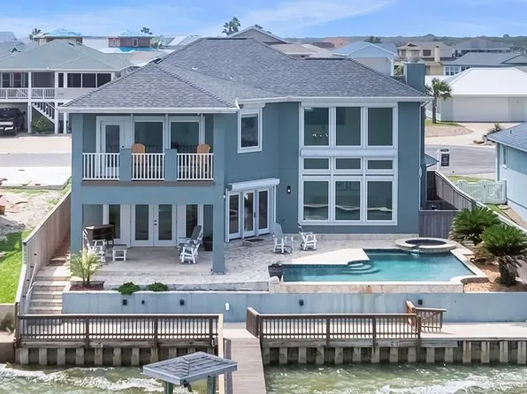 317 Bayview Dr, Aransas Pass, TX 78336