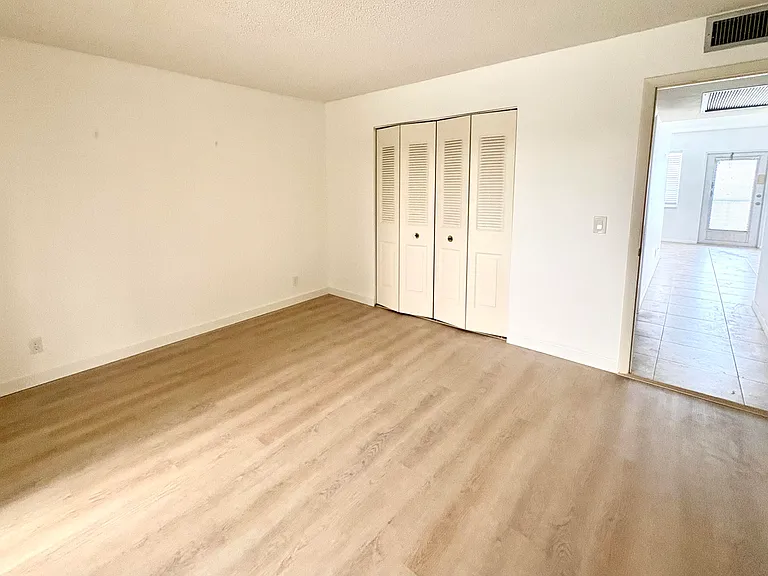 163 Somerset Cres #H — Photo 11
